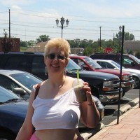 Pic #1 Girlfriend Photos:&nbsp;*ST Short Top At The Mall