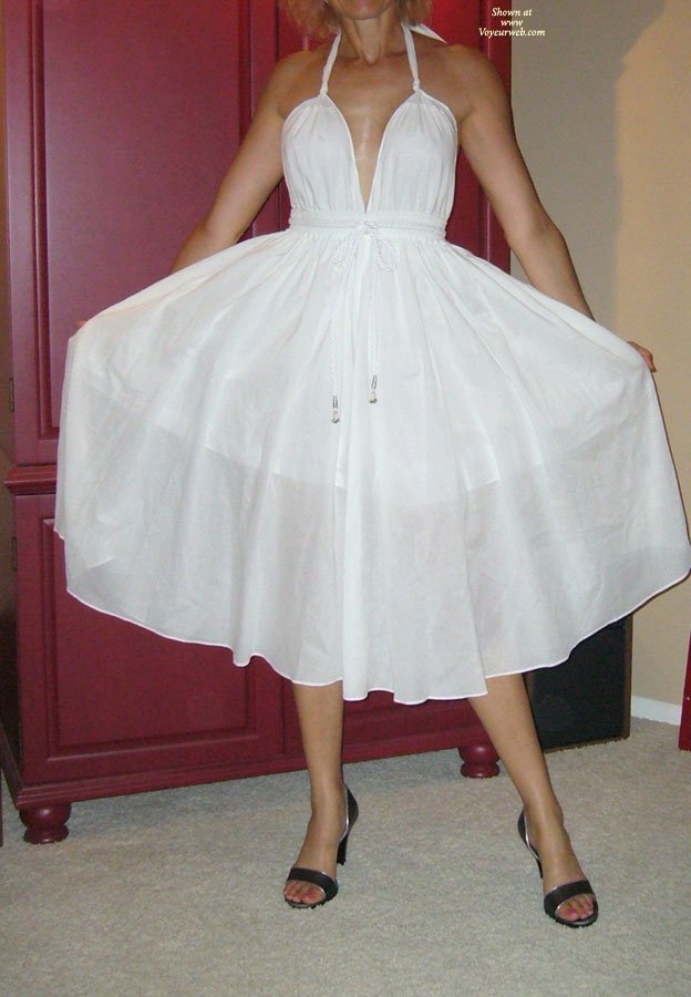 Pic #1Nude Friend Joan Posing Like Marilyn Monroe