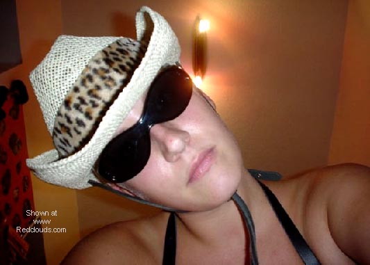 Pic #1C&acute;s leather pics