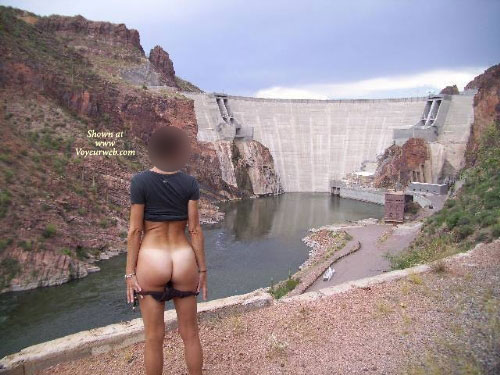 Pic #1 Bottomless Wife:&nbsp;Looking For Fun In The Sun