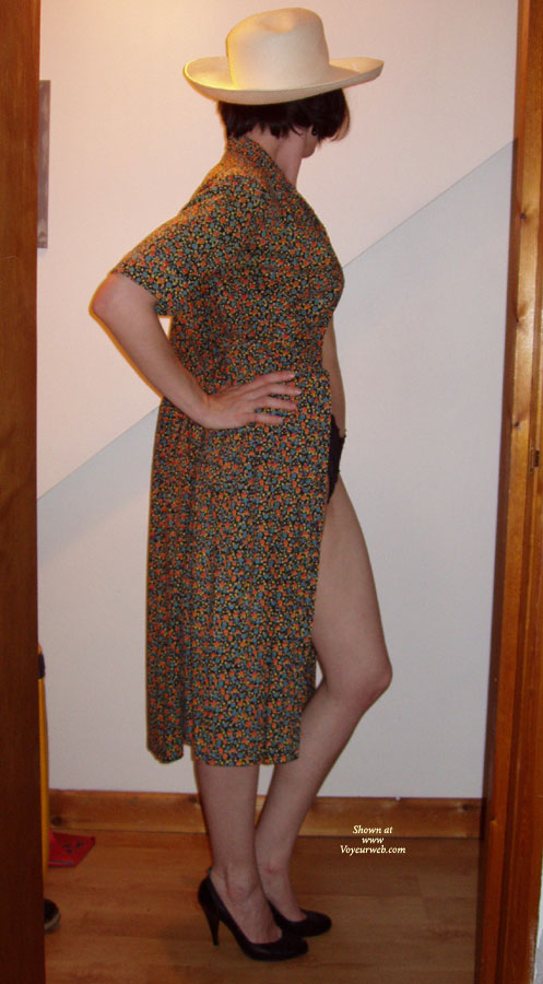 Pic #1Nude Amateur on heels NH Coy Strip