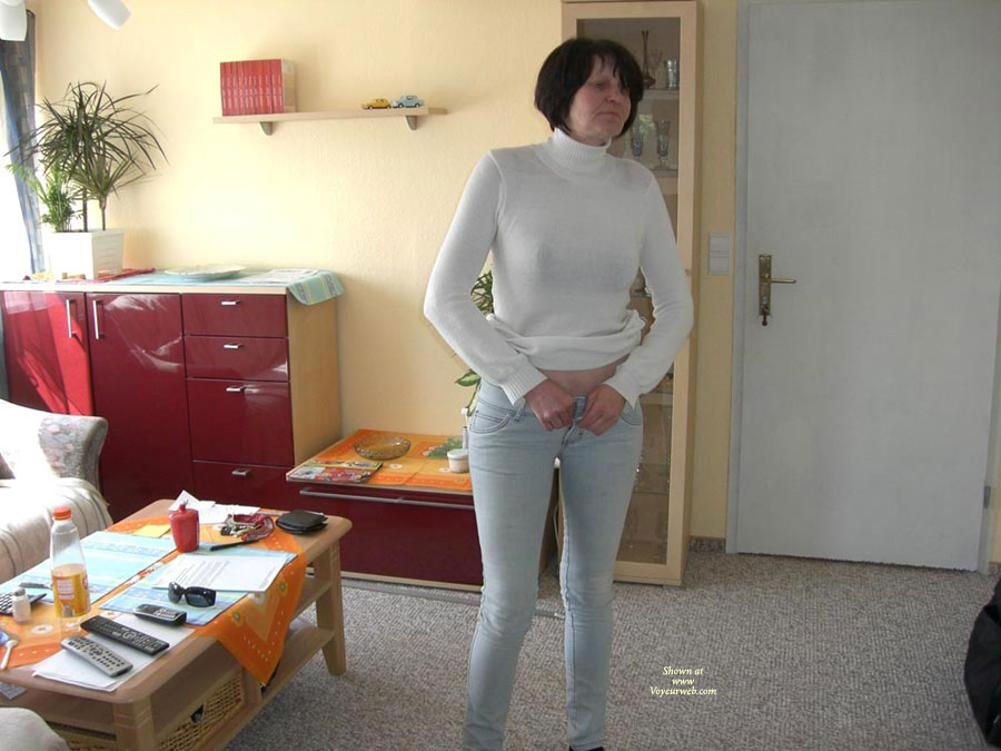 Pic #1 Nude Neighbor Easy Strip