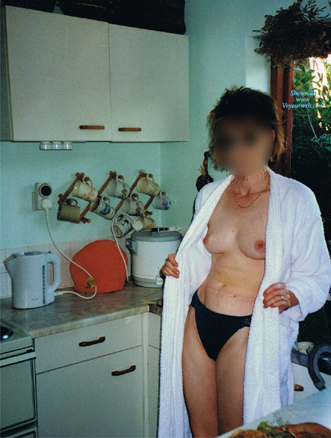 Pic #1 Topless Wife:&nbsp;Katy In The Garden