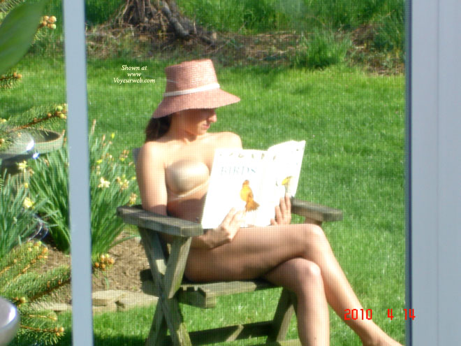 Pic #1 Nude :&nbsp;Nude Reading