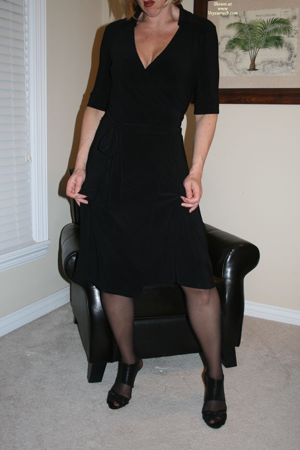 Pic #1Amateur in Lingerie Midwest Milf In Stockings