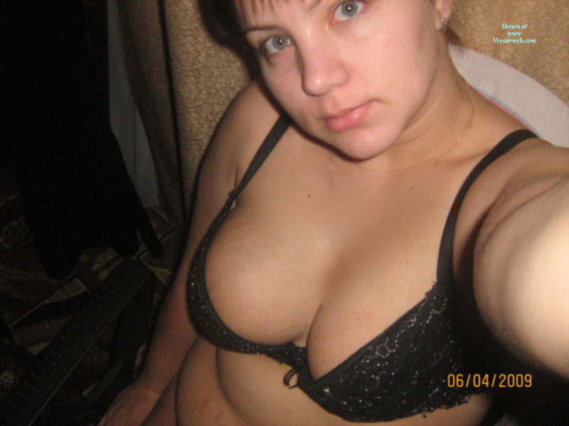Pic #1Nude Amateur While One Houses