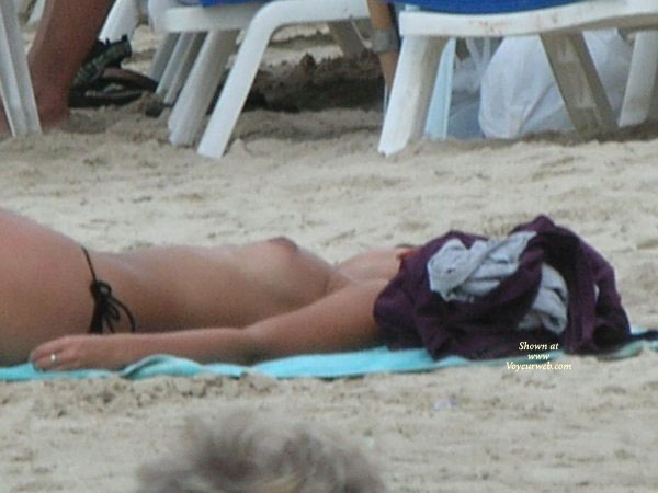 Pic #1 Beach Voyeur:&nbsp;On The Beach