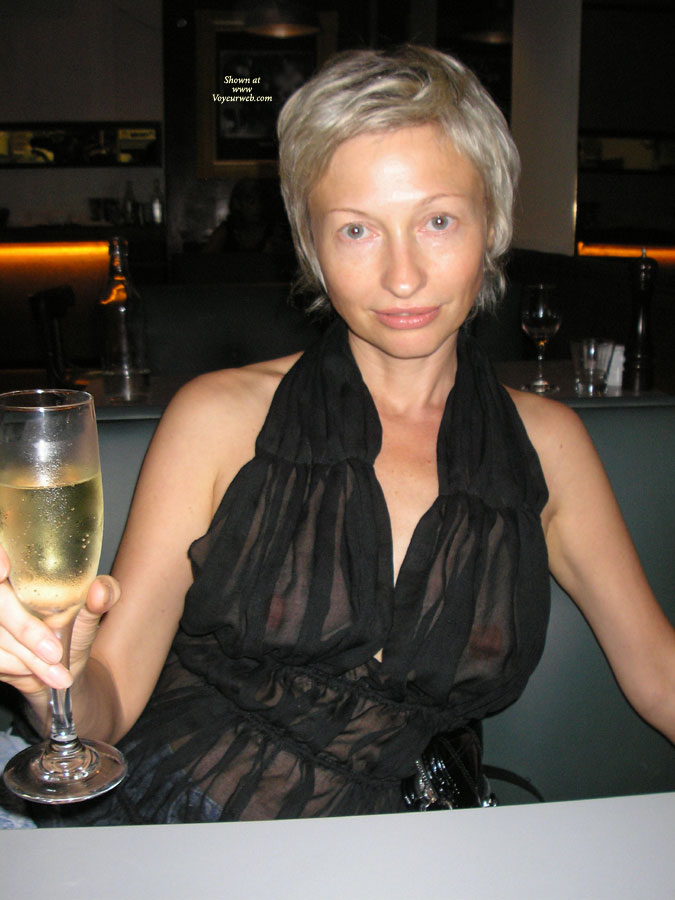 Pic #1Amateur dressed sexy El