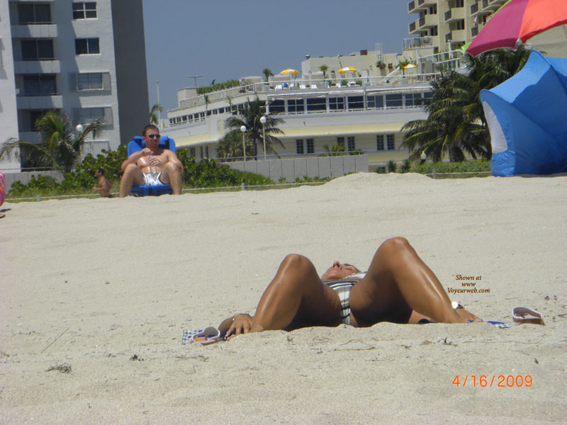 Pic #1Beach Voyeur:&nbsp;Beach Crotch Shots