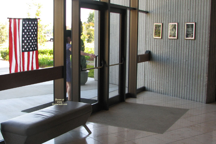 Pic #1Nude Friend on heels:&nbsp;Li'l Phi Casts Her Vote