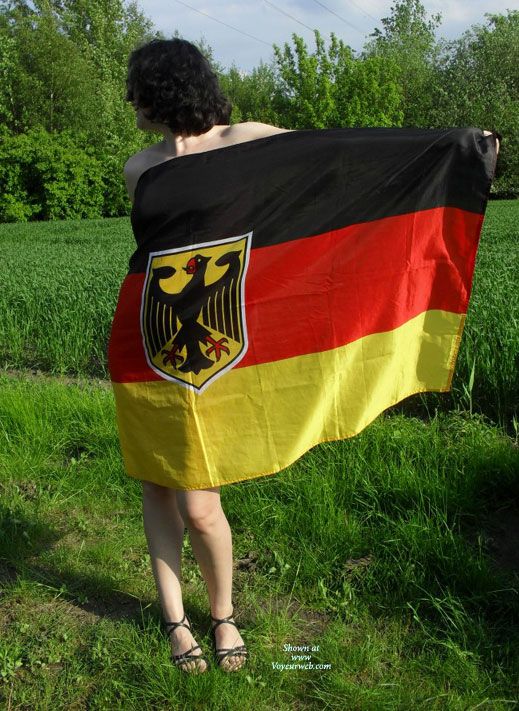 Pic #1Nude Me on heels:&nbsp;*SP Soana Waves Her Flag For Germany