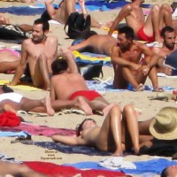 Pic #1 Beach Voyeur:&nbsp;Revealing Lady