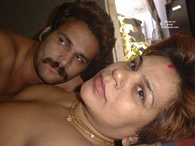 Pic #1Hot Karachi Wife