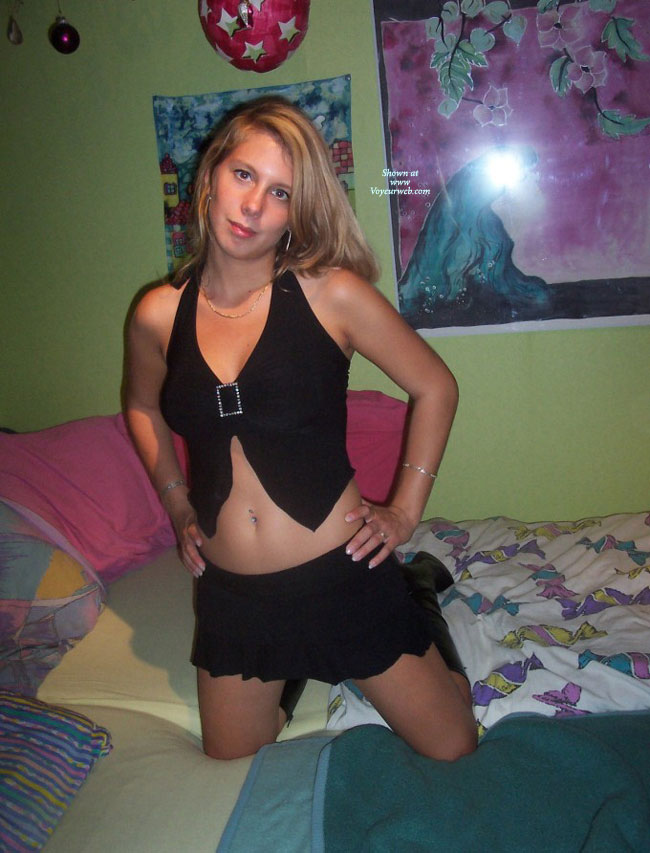 Pic #1 Bottomless Amateur Aussy Chick In South America