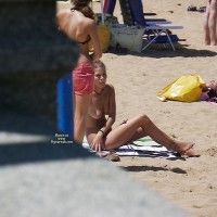 Pic #1 Beach Voyeur:&nbsp;Beach Zaraut 01