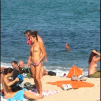Beach Voyeur:&nbsp;Beach Voyeur: Smiling Stripping