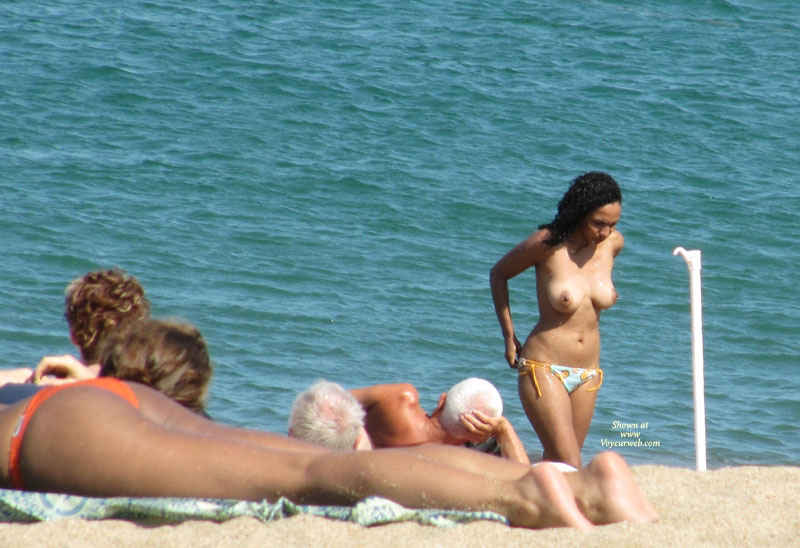 Pic #1Beach Voyeur:&nbsp;Beach Voyeur: Brown Topless Girl