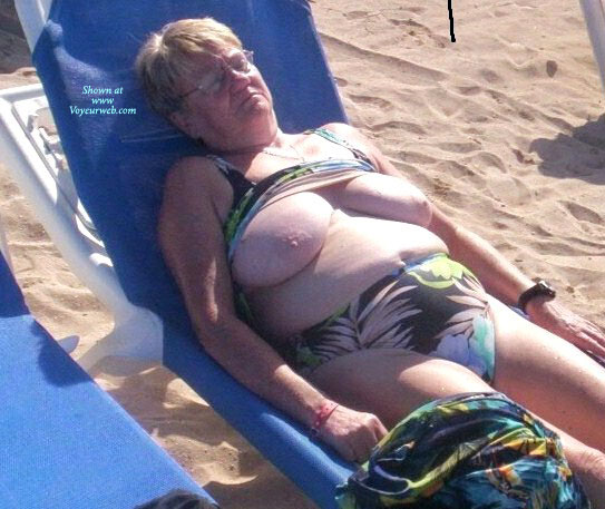 Pic #1 Nude Wife:&nbsp;On Vacation