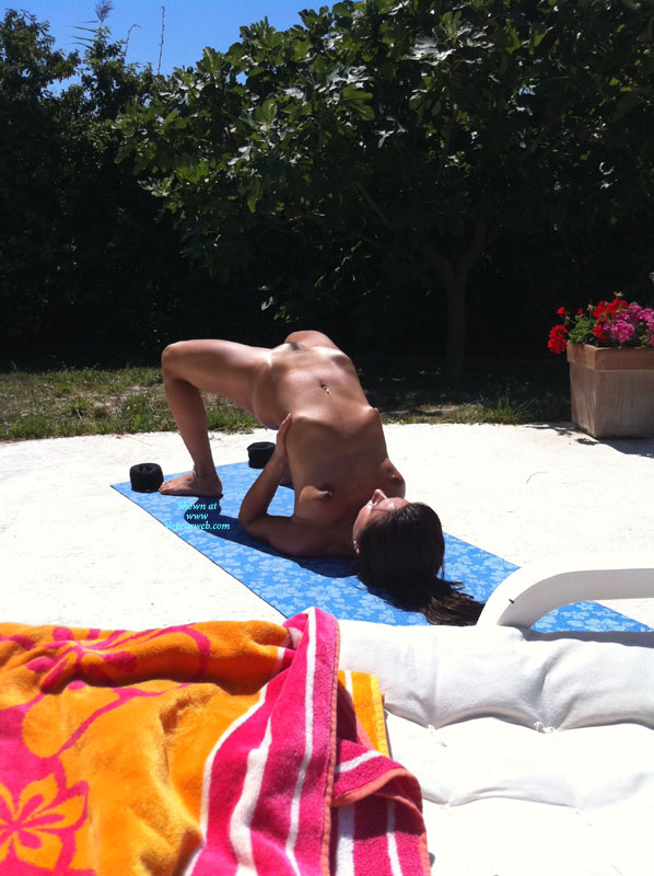 Pic #1 Nude Girlfriend:&nbsp;Naked Yoga 2