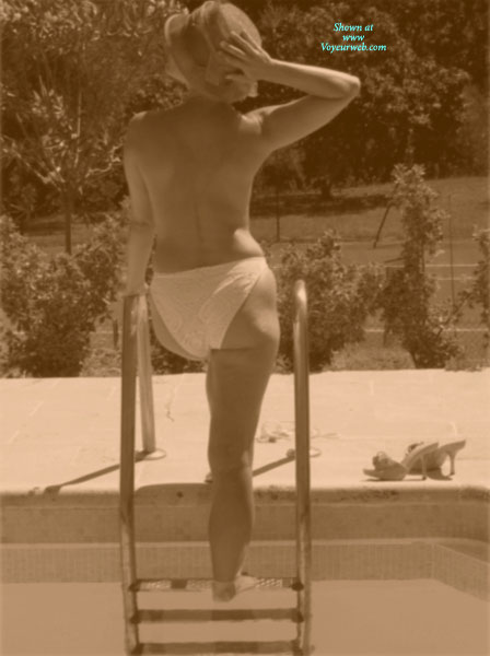 Pic #1 Nude Amateur:&nbsp;A Le Piscine