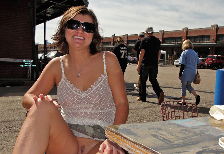 Pic #1Pantieless Amateur:&nbsp;Commando In The Strip