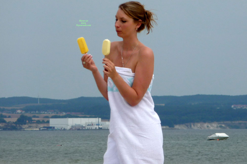 Pic #1Beach Voyeur:&nbsp;Hottie At Baltic Sea - East Germany 2