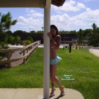 Pic #1 Topless Girlfriend:&nbsp;Just A Quick Stop