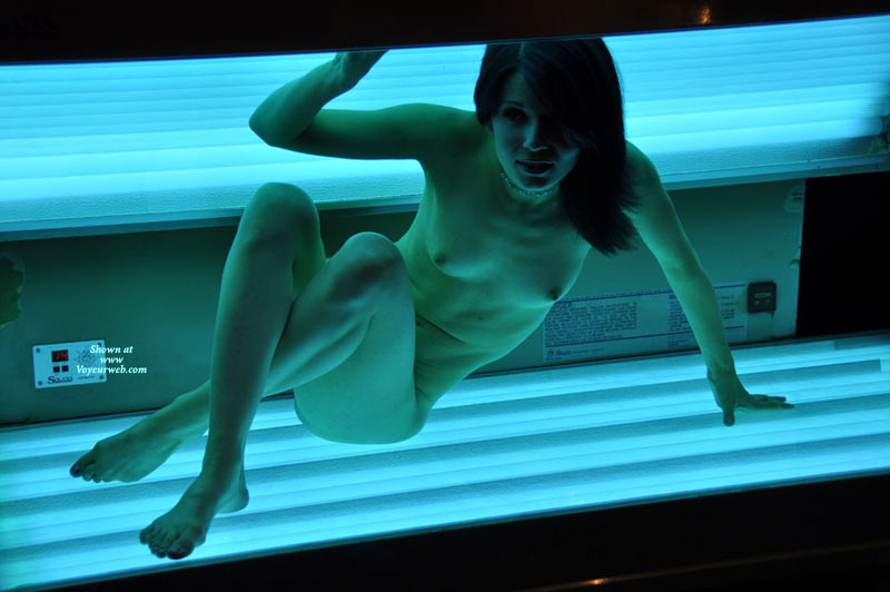 Pic #1Nude Amateur Catchin' Some Rays 1