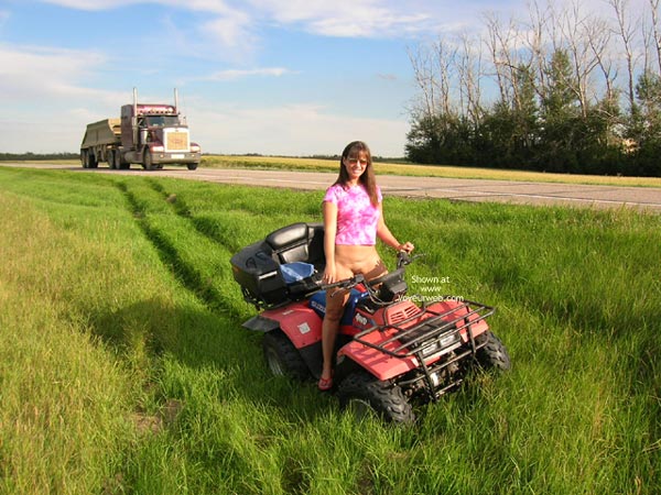 Pic #1Sexy Mum - Flashing Truckers