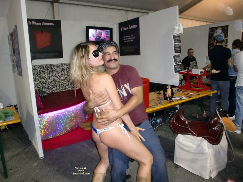 Pic #1 Bottomless Girlfriend:&nbsp;Ele And The Sexexpo