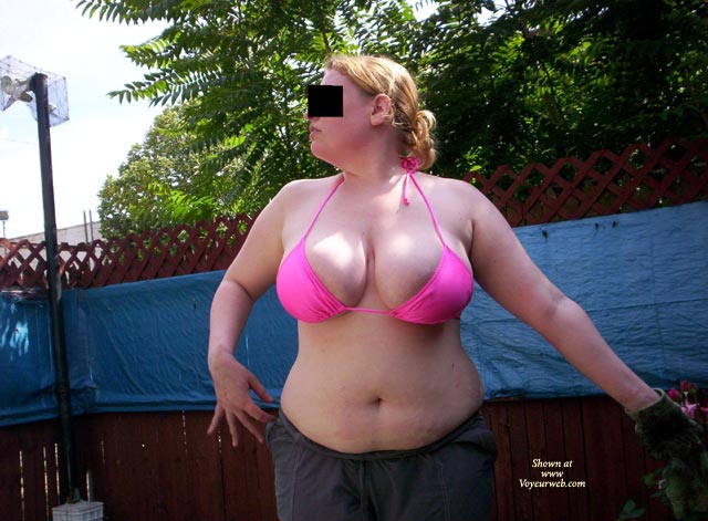 Pic #1Putting On A Show For The Neighbor