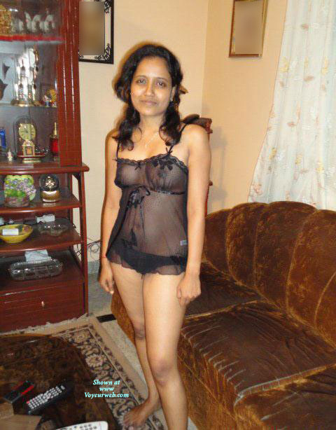 Pic #1 Amateur seethrough Indian House Wife