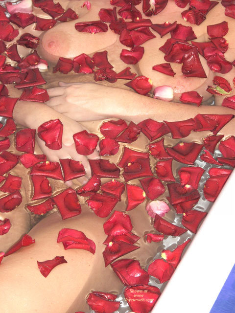 Pic #1 A Bath With Roses (part 2)