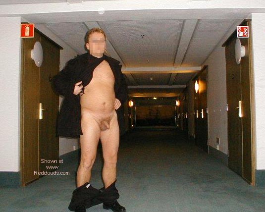 Pic #1M* Nude in the hallway