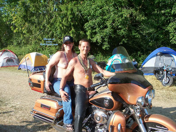 Pic #1Even More Nude In Public