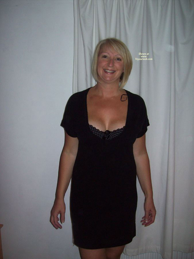 Pic #1Wife's cleavage:&nbsp;Ass