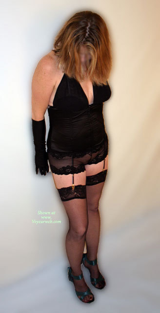 Pic #1 Housewife Posing