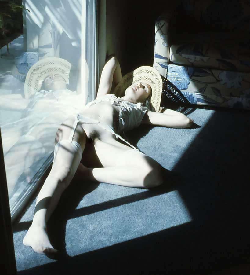 Pic #1 Nude Wife Tropical Sun Reflections