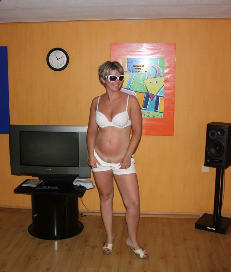 Pic #1 Pantieless Wife Wife After Sun