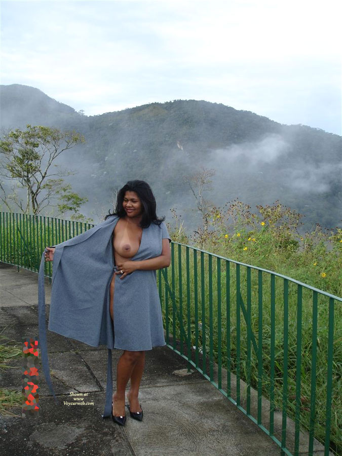 Pic #1 Nude Me on heels:&nbsp;On The Road