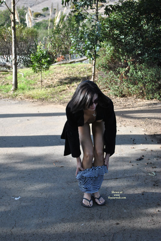 Pic #1Nude Wife:&nbsp;Barefoot In The Park