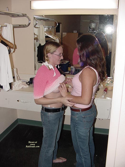 Pic #1*gg Lynn And Candy Get Clean!