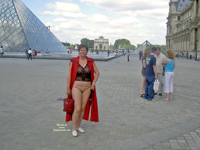 Pic #1Naked In The "louvre" In Paris