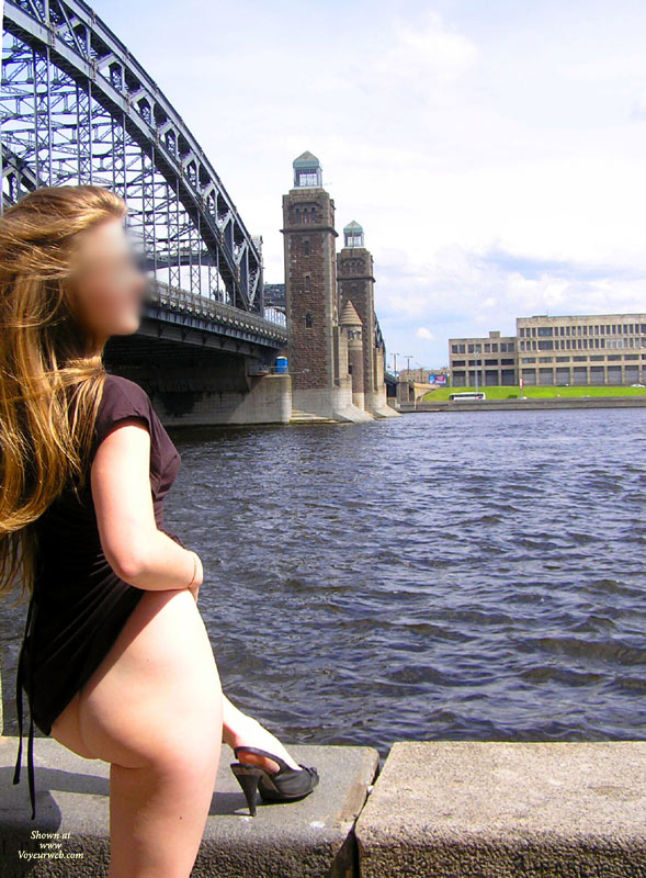 Pic #1First-Time Exhibitionist In The City