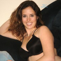 Pic #1She Likes To Bee Exposed For All To See