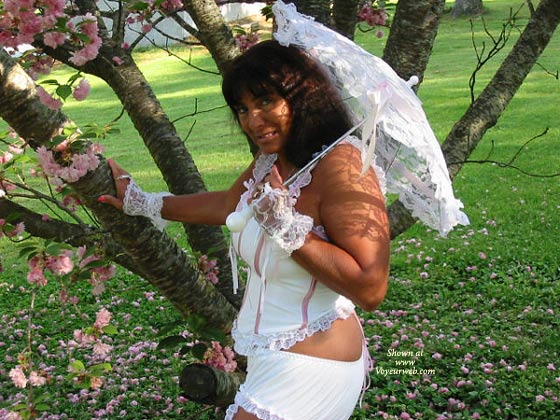 Pic #1 Victoria Warms Up