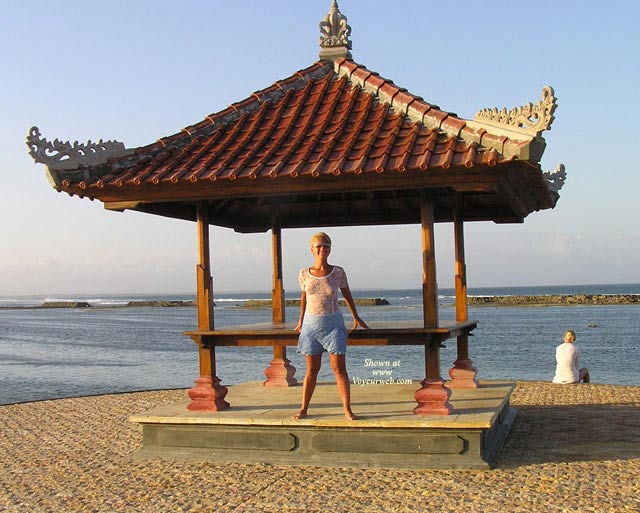 Pic #1Valencia - Seetrough N Public