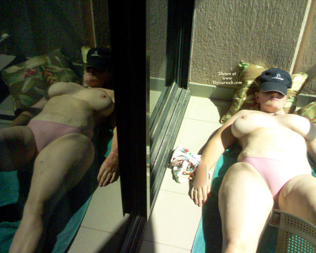 Pic #1Hot Chick In Gold Coast Sun