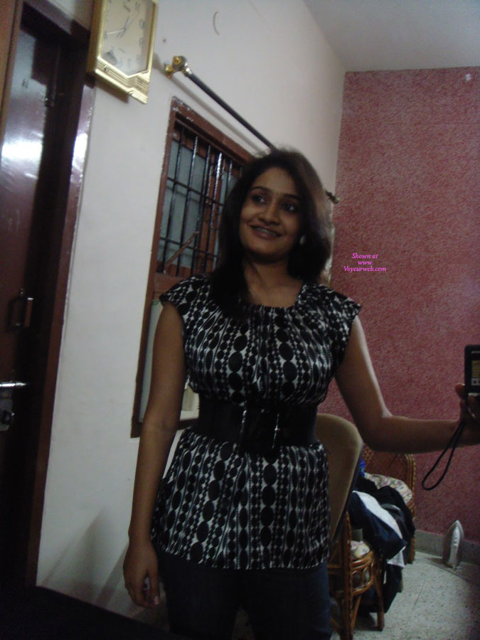 Pic #1 Sowmya - Naughty Indian Wife