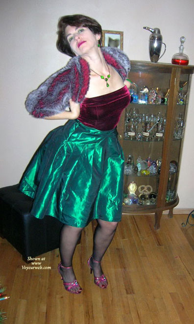 Pic #1Willow's Post Party Poses